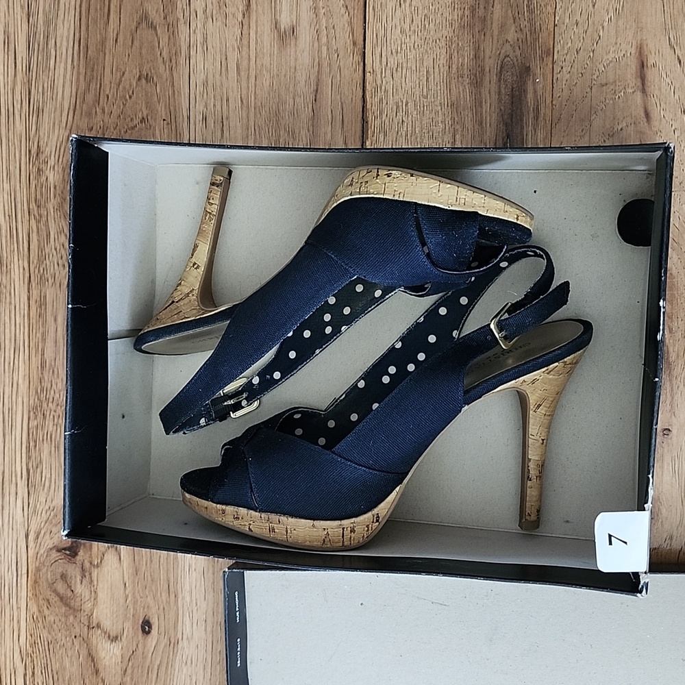 Christian Siriano Navy Pumps size 7 - Picture 6 of 6